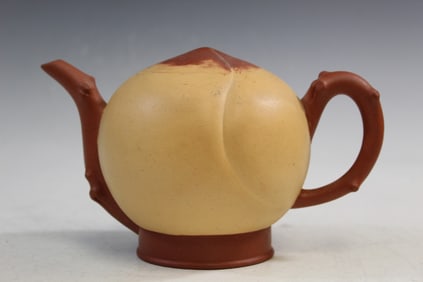 Chinese Yixing Teapot in Peach Shape