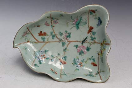 Chinese Celadon Glazed Famille Rose Porcelain Leaf-shaped Bowl
