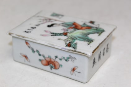 Chinese Famille Rose Porcelain Box