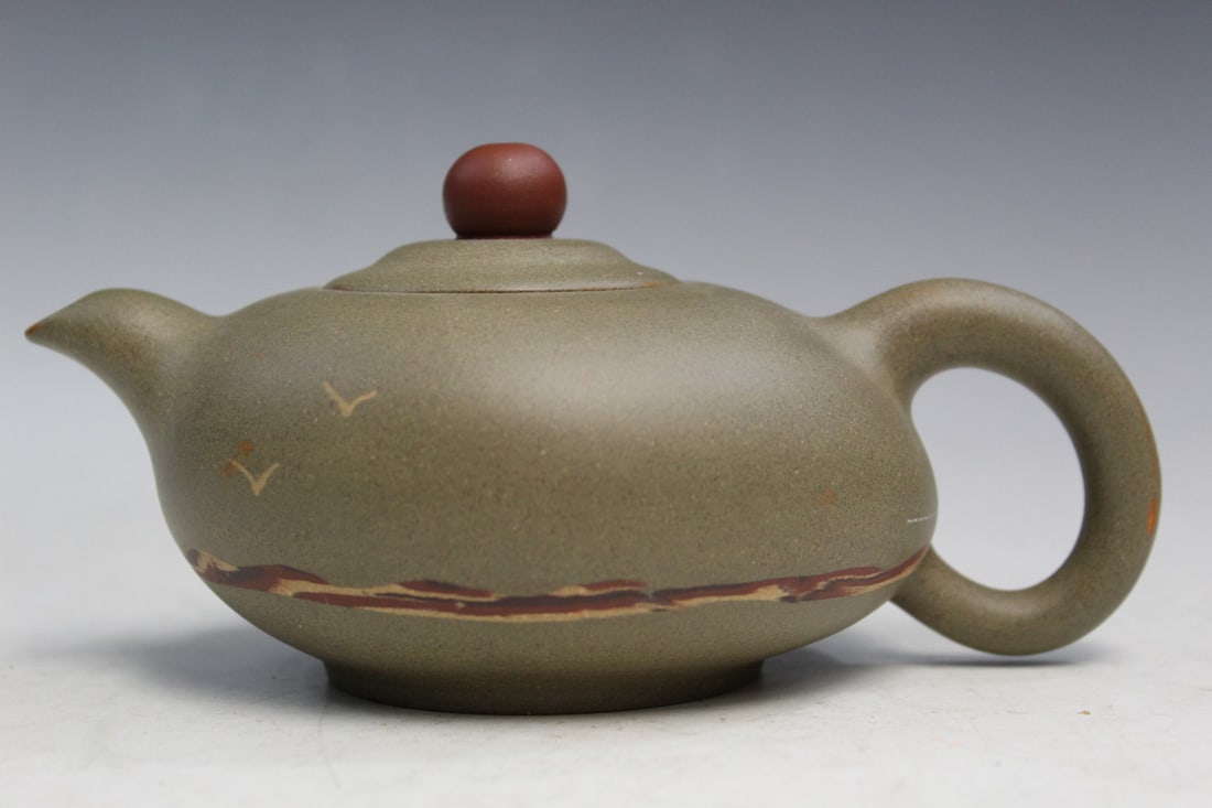 Chinese Yixing Teapot: Chinese Yixing Teapot. L 16.5 cm. As Is.