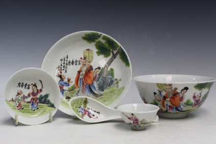Set of Five Chinese Famille Rose Porcelain Items