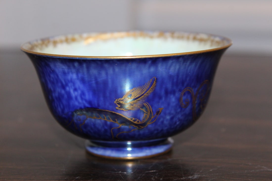 A Wedgewood Fairyland Dragon Decorated Porcelain Bowl 1920's.: A Wedgewood Fairyland Dragon Decorated Porcelain Bowl 1920's.' Diam 10 cm