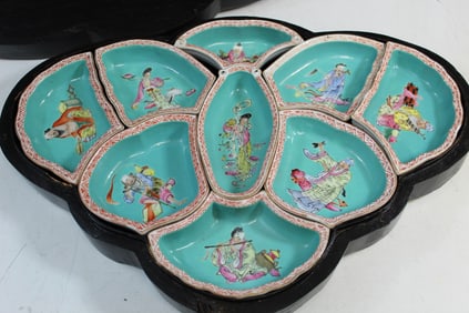 Chinese Famille Rose Porcelain Fruit Dishes Set in a Lacquered Wood Box
