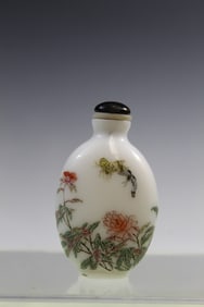 Chinese Enamel on White Glass Snuff Bottle