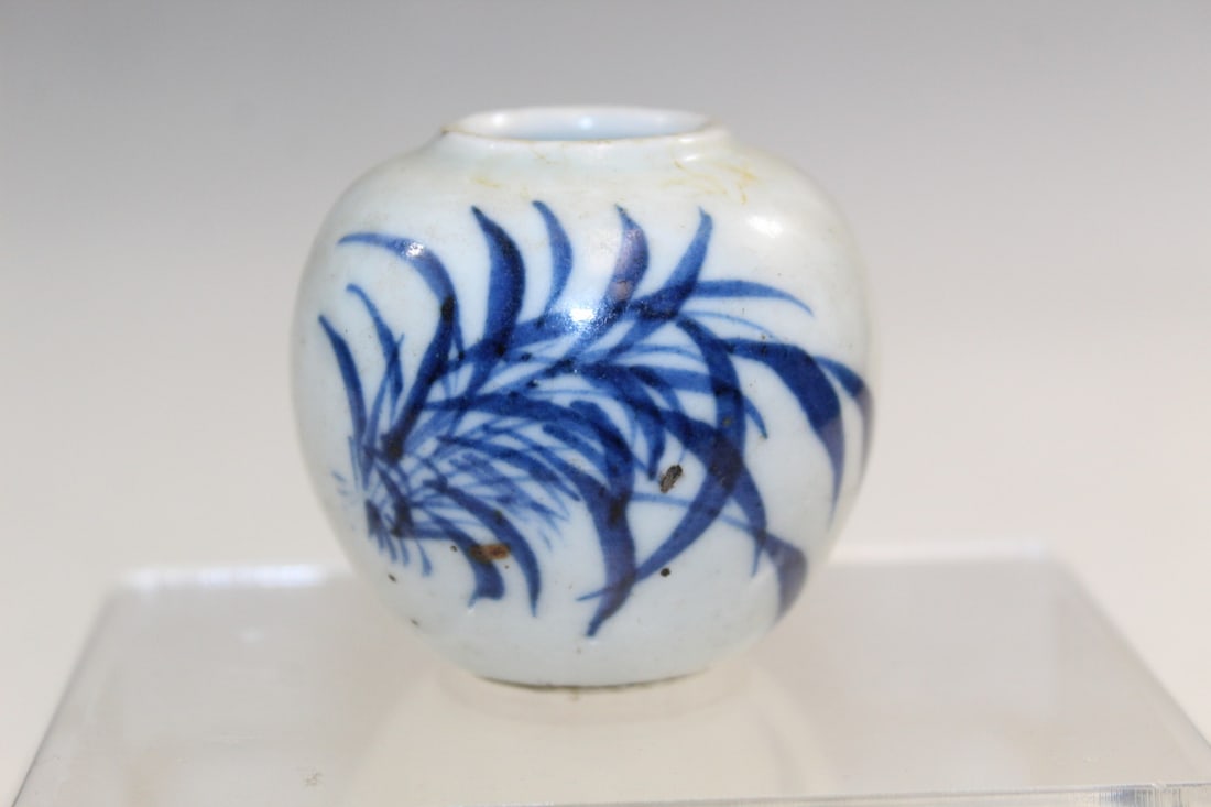 Chinese Blue and White Porcelain Jarlet: Chinese Blue and White Porcelain Jarlet. Diam 5 cm.