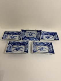 Lot of five Chinese blue and white porcelain dishes