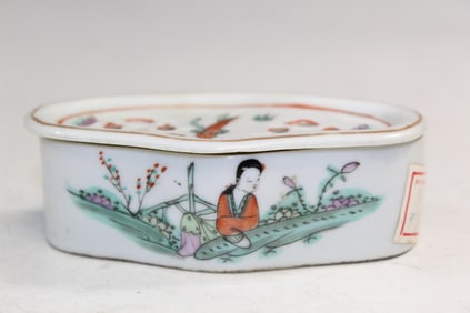 Chinese Famille Rose Porcelain Box