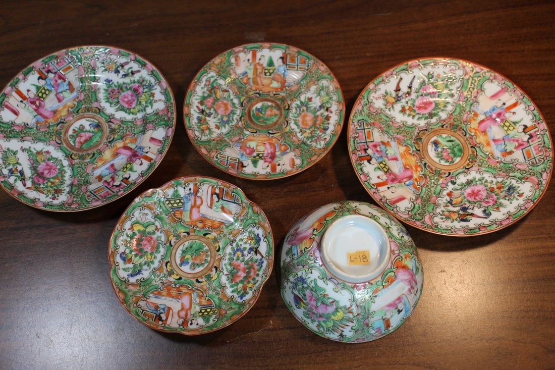 Group of Chinese Rose Medallion Porcelain Dishes and Bowl: Group of Chinese Rose Medallion Porcelain Dishes and Bowl. Largest dish diameter 18 cm.