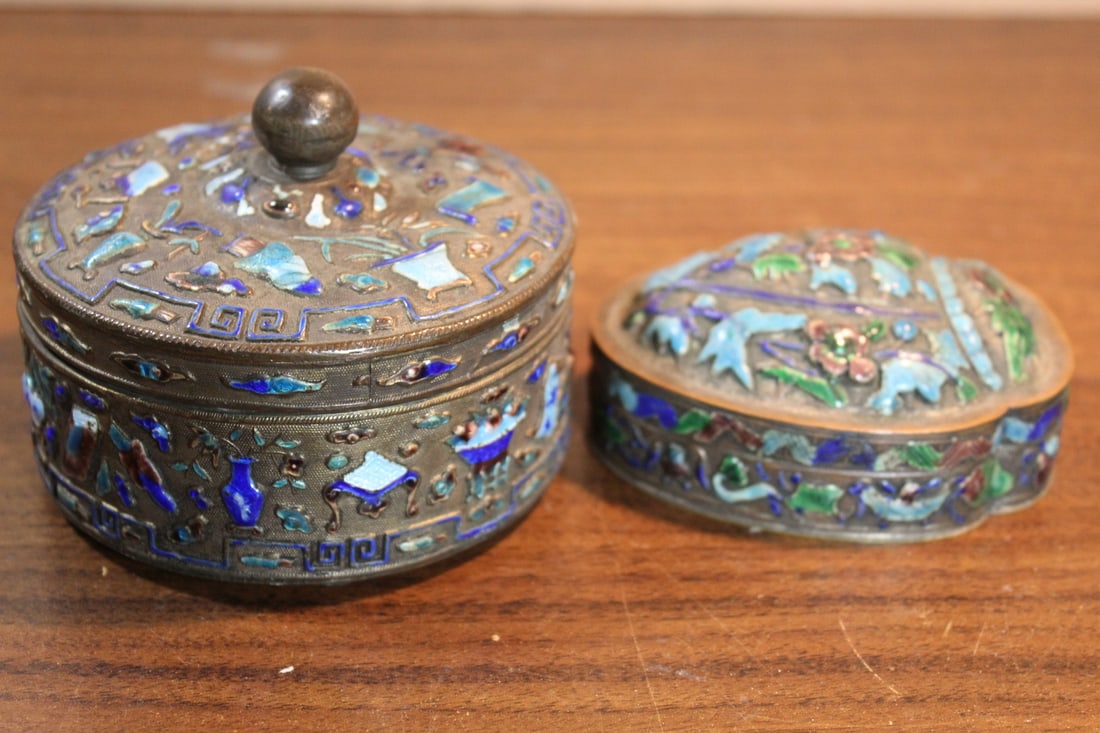 Two Chinese Enamel Boxes (1 of 8)