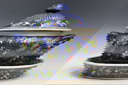 Chinese Famiile Rose Porcelain Tureen Set