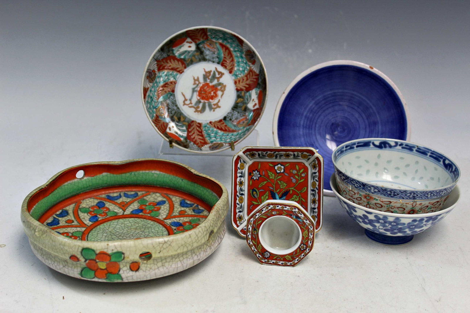 Group of Asian Porcelain Bowls and Dishes: Group of Asian Porcelain Bowls and Dishes. Largest Diam 17 cm
