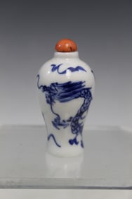 Chinese Blue and White Porcelain Dragon Snuff Bottle