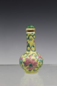 Chinese Famille Rose Porcelain Snuff Bottle