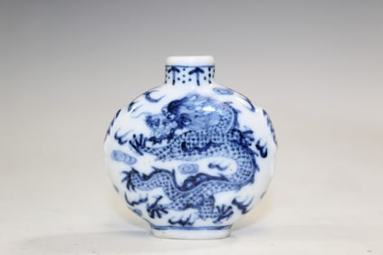Chinese Blue and White Porcelain Snuff Bottle with Dragon Decoration