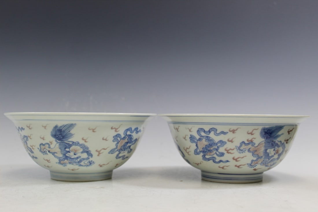 Pair of Chinese Blue and White Underglaze Red Porcelain Bowls with Foo Dogs Decorations (1 of 9)