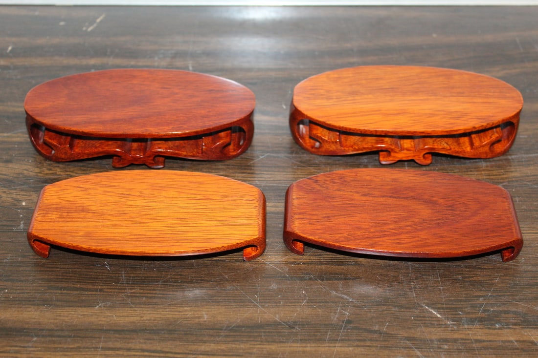 Four Wood Stands: Four Wood Stands. Lager piece 15.5x7x3 cm