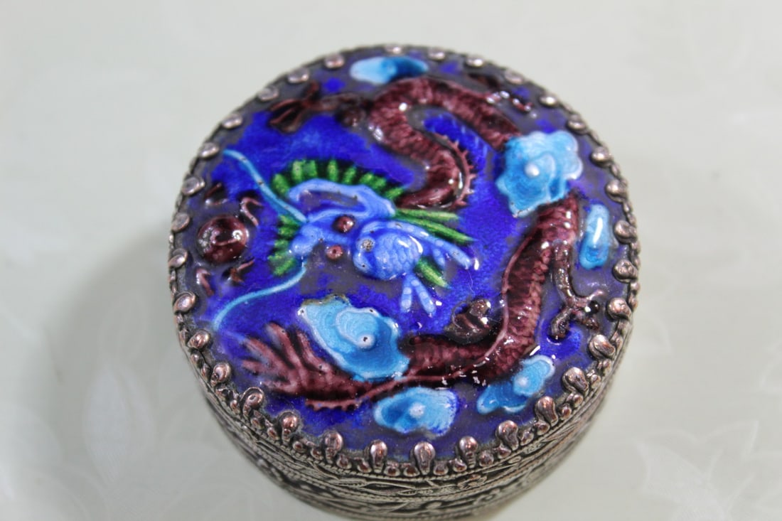 Chinese Enameled Silver Tone Box: Chinese Enameled Silver Tone Box. Diam 5 cm.