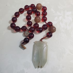 Chinese bakelite and jade beads necklace with carved jade pendant