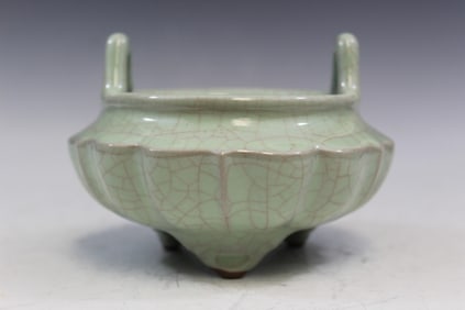 Chinese Celadon Crackle Glaze Porcelain Incense Burner