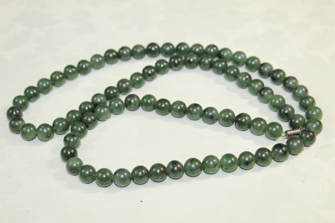Chinese Spinach Jade Beads Necklace (1 of 5)
