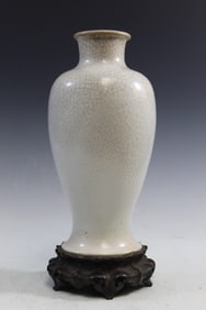 Chinese Crackle Glaze Porcelain Meiping Vase