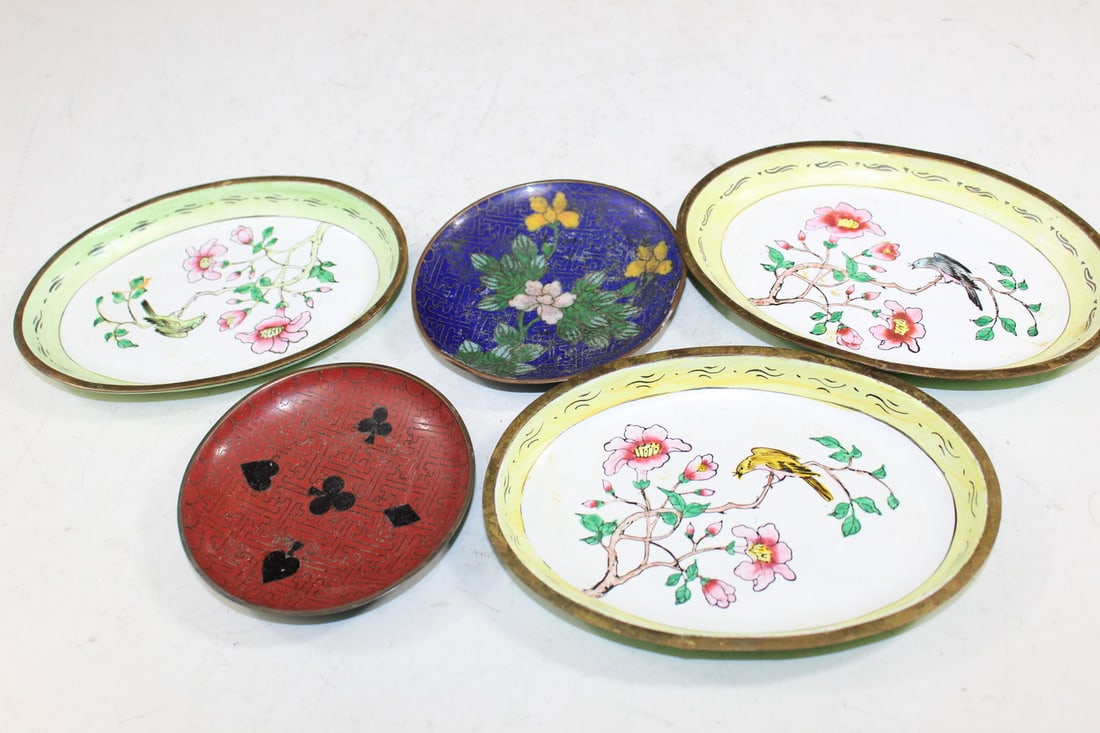 Five Chinese Enamel Dishes: Five Chinese Enamel Dishes. Largest 15x10 cm. As Is.