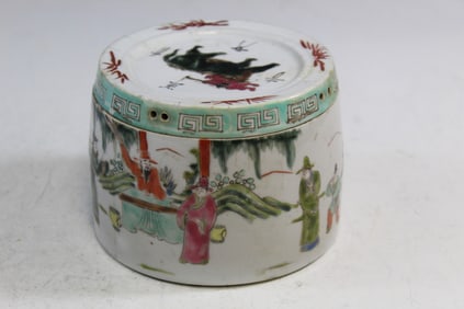 Chinese Famille Rose Porcelain Cricket Box