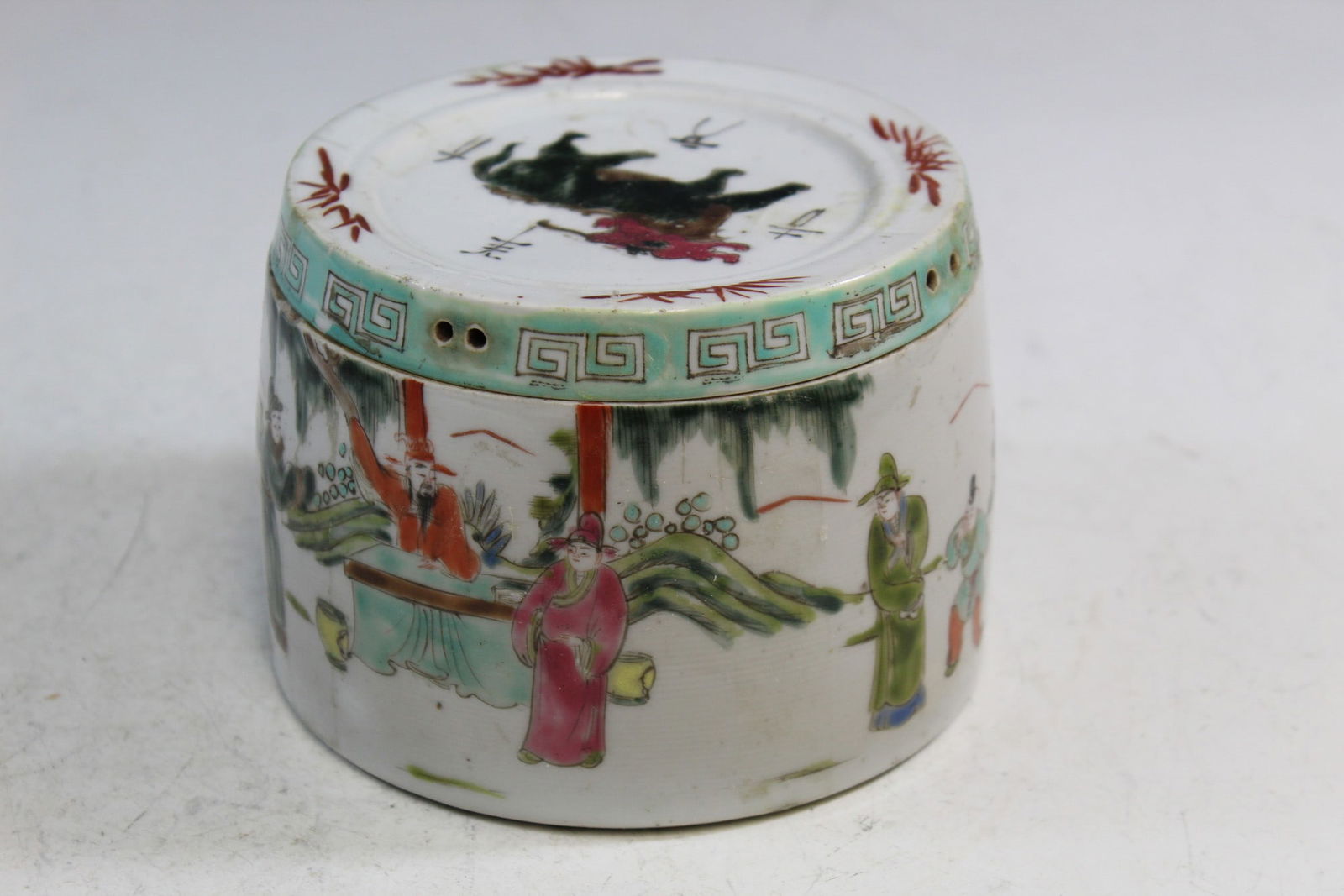 Chinese Famille Rose Porcelain Cricket Box (1 of 8)
