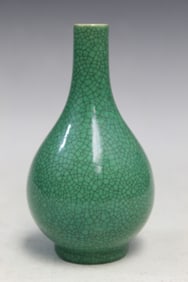 Chinese apple green glazed porcelain vase