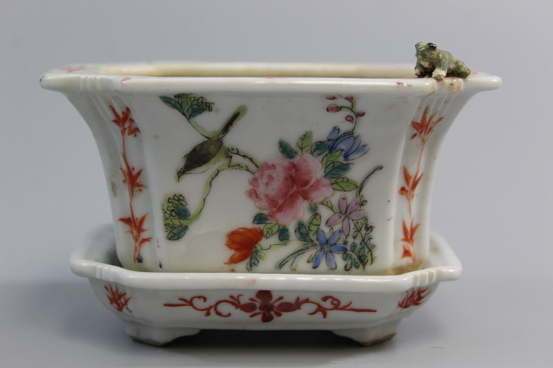 Chinese Famille Rose Porcelain Small Planter (1 of 9)