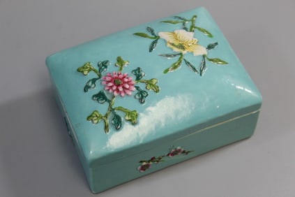 Chinese Turquoise Glazed Famille Rose Porcelain Box