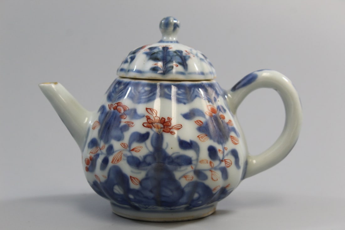 Chinese Export Imari Porcelain Teapot (1 of 8)