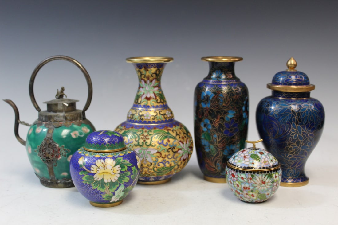 Group of Chinese Cloisonne Vases and Jars.: Group of Chinese Cloisonne Vases and Jars.. Tallest H 6"