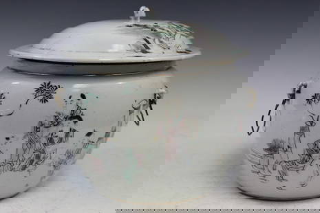 Chinese Famille Rose Porcelain Jar: Chinese Famille Rose Porcelain Jar. Diam 7.5", H 7.5".