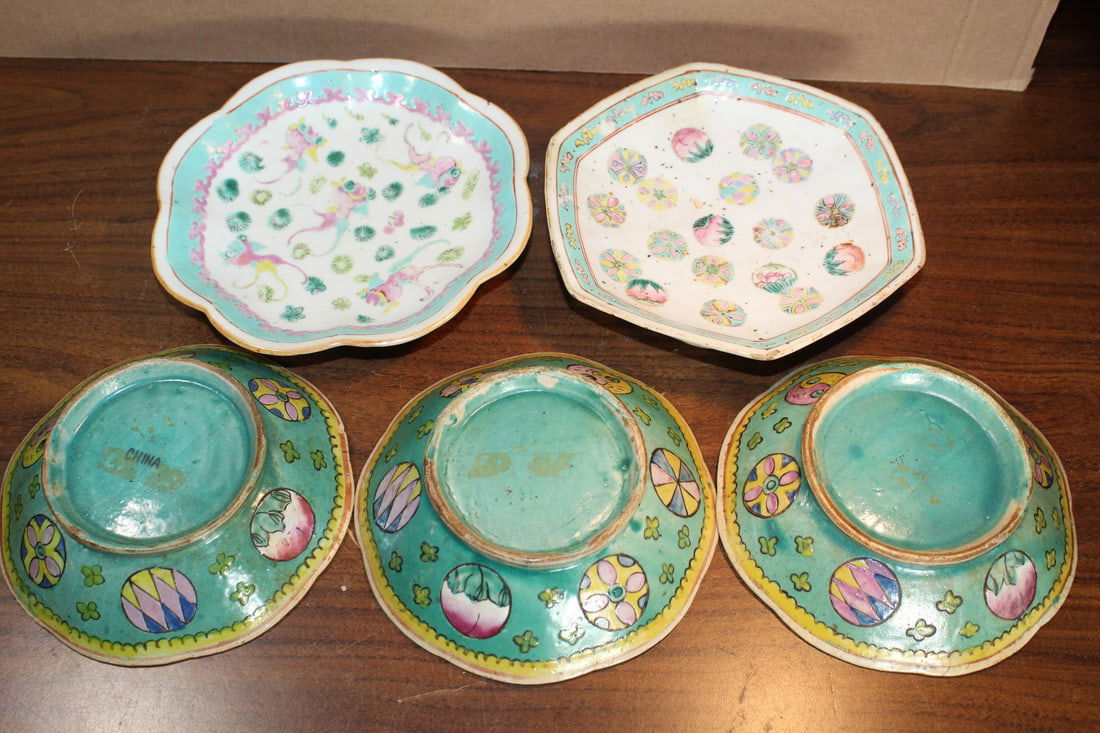 Five Chinese Famille Rose Porcelain Dishes: Five Chinese Famille Rose Porcelain Dishes. Largest diameter 7.5".
