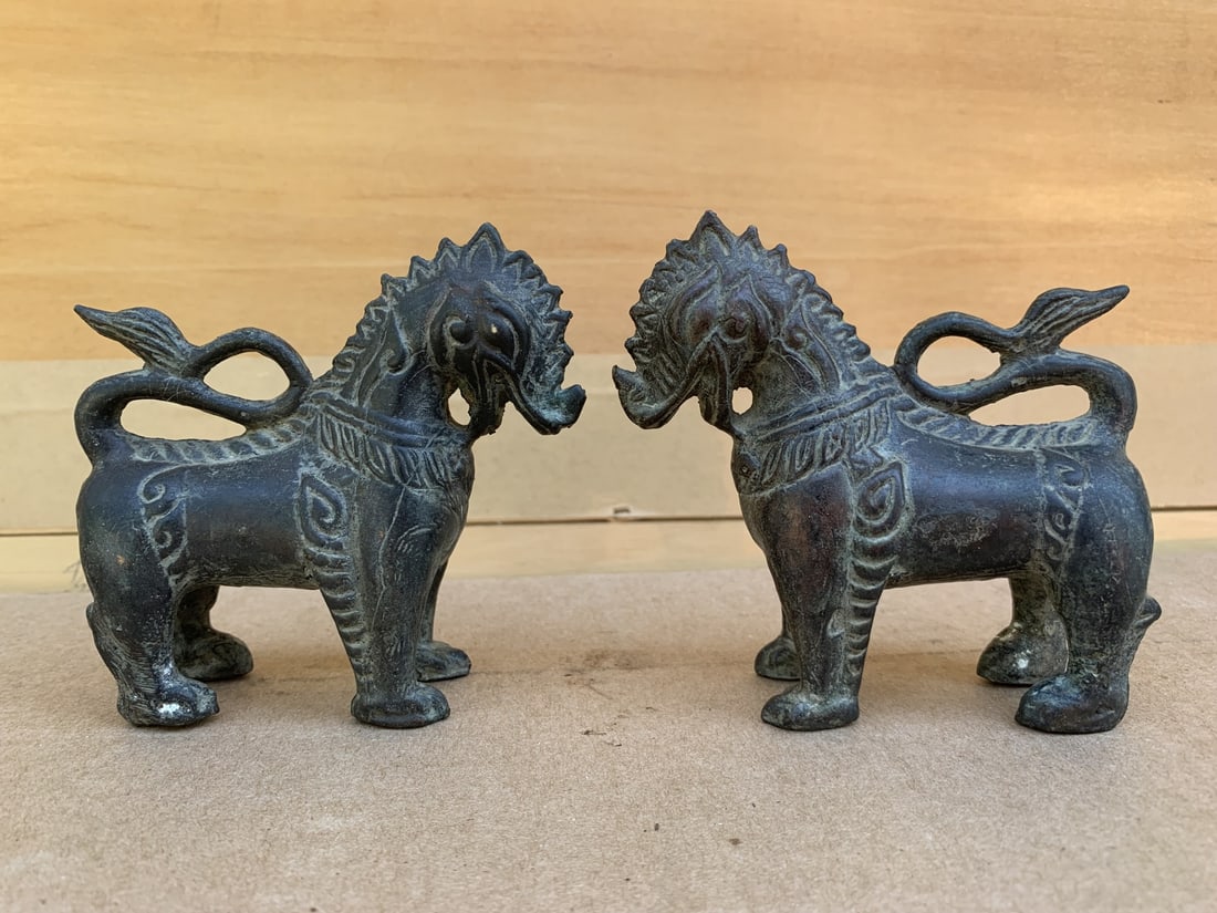 Pair of Asian bronze figurines. (1 of 9)
