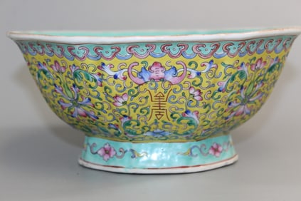 Chinese famille rose porcelain bowl