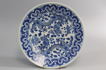 Chinese blue and white porcelain dragon plate