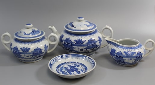 Group of Chinese blue and white porcelain tea set