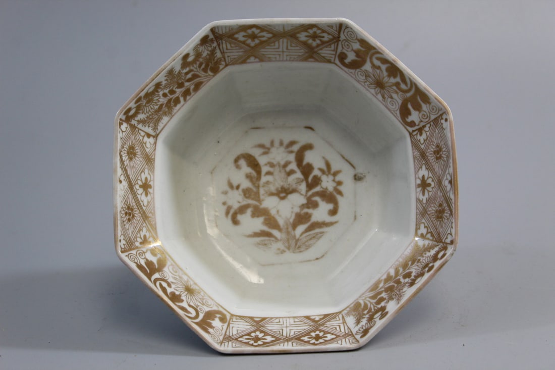 Japanese gold gilt hand painted octagonal porcelain bowl, 19th C. (1 of 9)