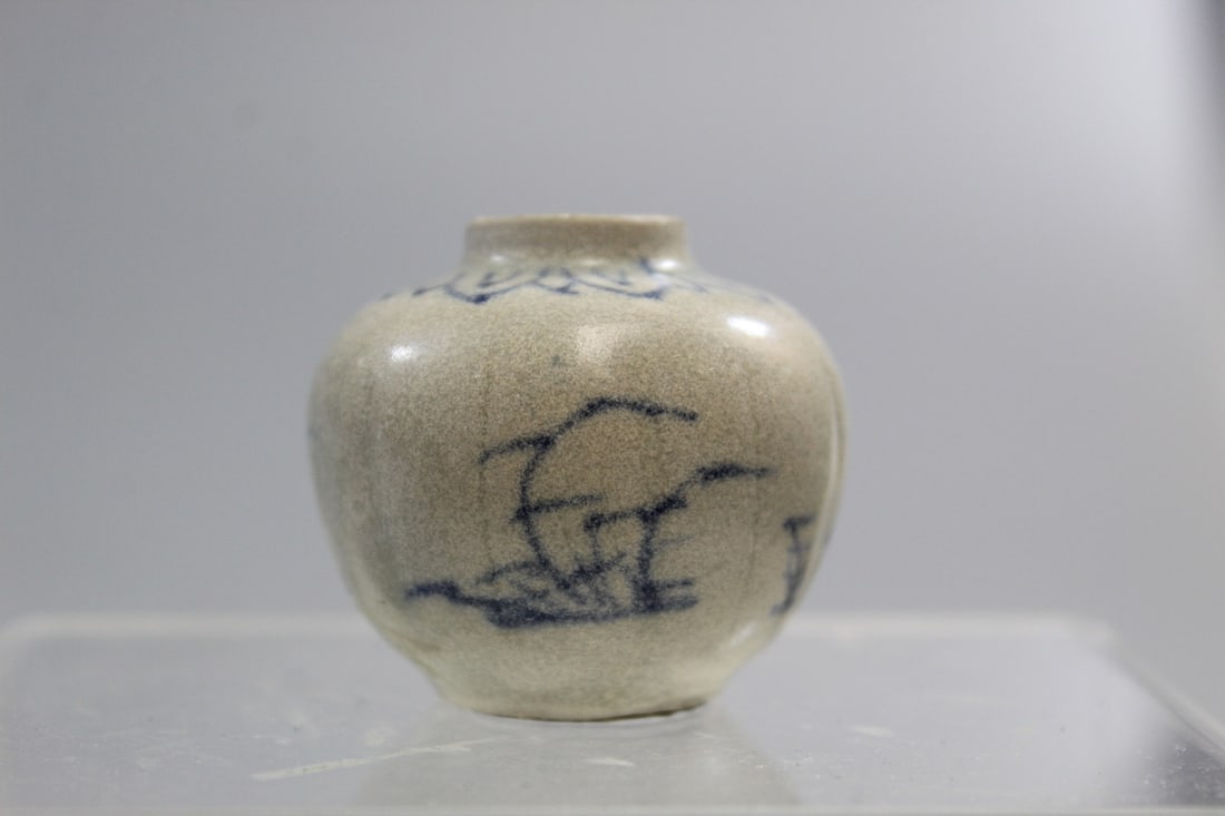 Vietnamese Hoi An Hoard Miniature Blue and White Jar: Vietnamese Hoi An Hoard Miniature Blue and White Jar. Diam 1.6:".