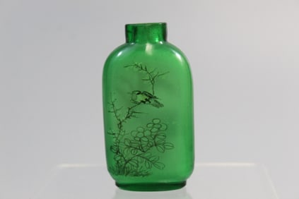 Chinese reverse painting green glass snuff bottle