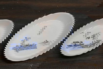 Two Chinese blue and white porcelain dishes