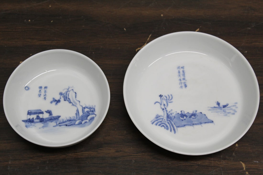 Two Chinese blue and white porcelain dishes: Two Chinese blue and white porcelain dishes. Diam 6" and 4 1/2".