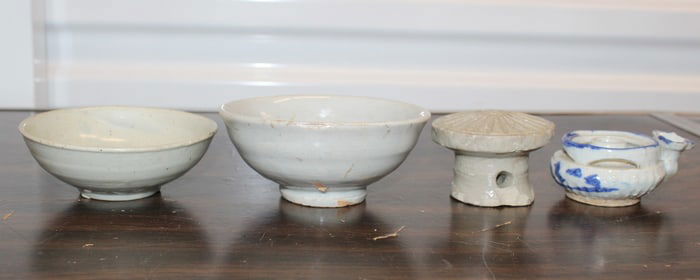 Collection of four pottery pieces