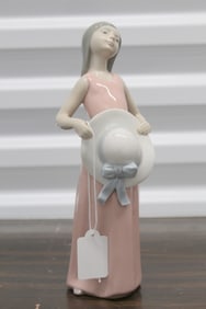 Lladro porcelain figurine of a girl