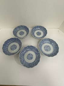 Lot of five Chinese blue and white bowls