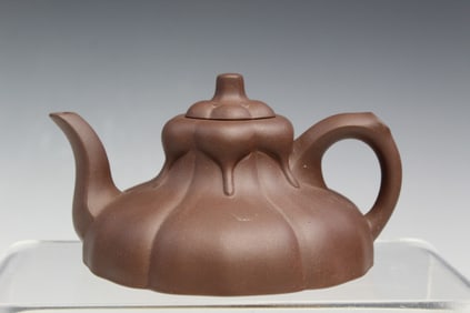 Chinese Yixing Pottery Teapot. He Tingchu (1940-).