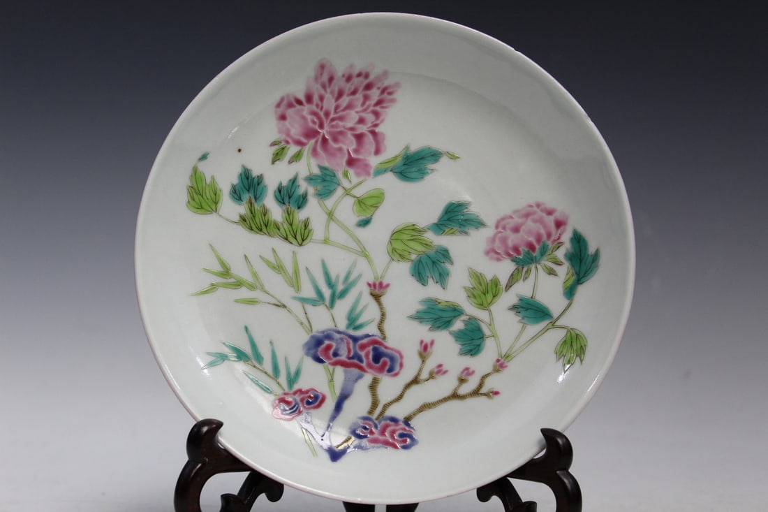 Chinese Famille Rose Ruby-back Porcelain Dish (1 of 8)