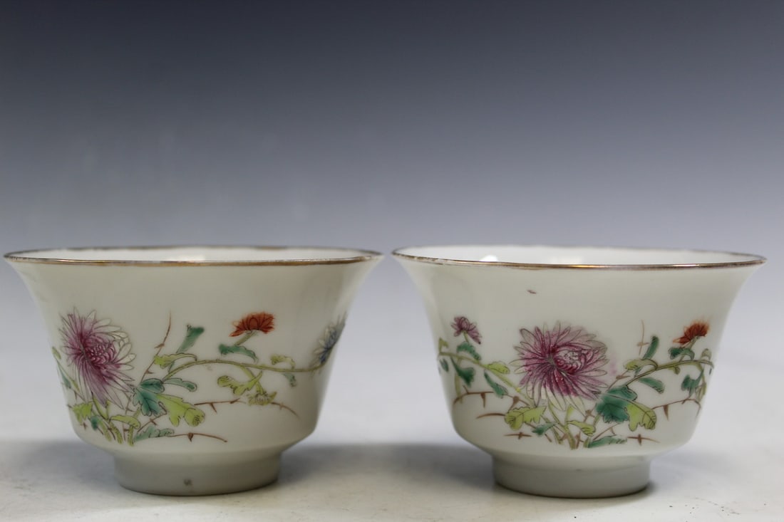 A Pair of Chinese Famille Rose Porcelain Tea Cups: A Pair of Chinese Famille Rose Porcelain Tea Cups. Diam 4". H 2.5".